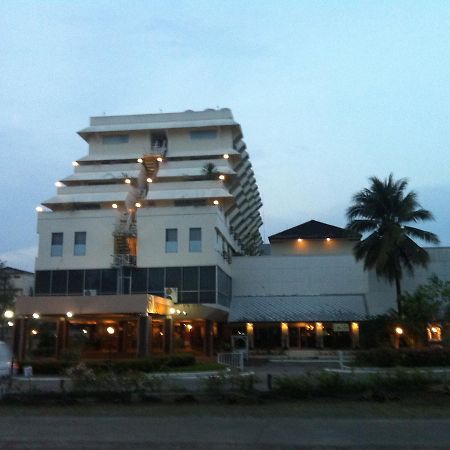 Paradorn Inn Chumphon Ngoại thất bức ảnh