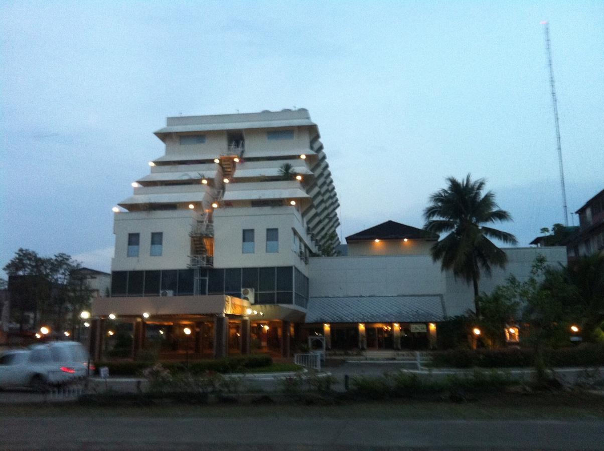 Paradorn Inn Chumphon Ngoại thất bức ảnh