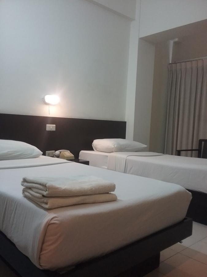 Paradorn Inn Chumphon Ngoại thất bức ảnh