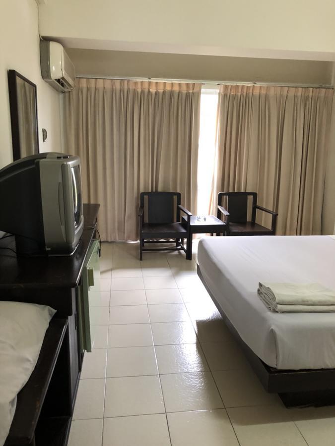Paradorn Inn Chumphon Ngoại thất bức ảnh