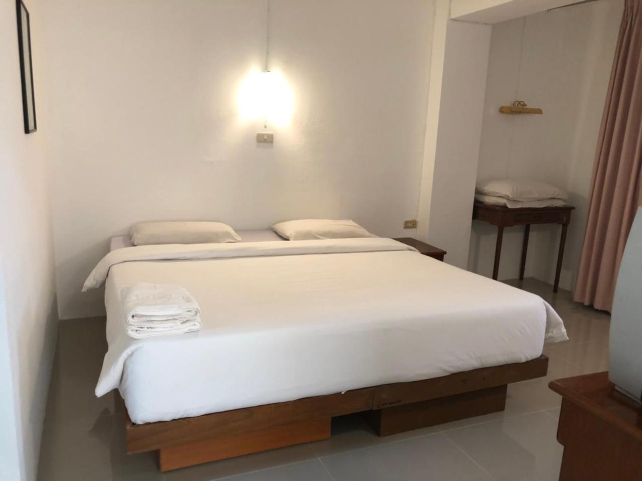 Paradorn Inn Chumphon Ngoại thất bức ảnh