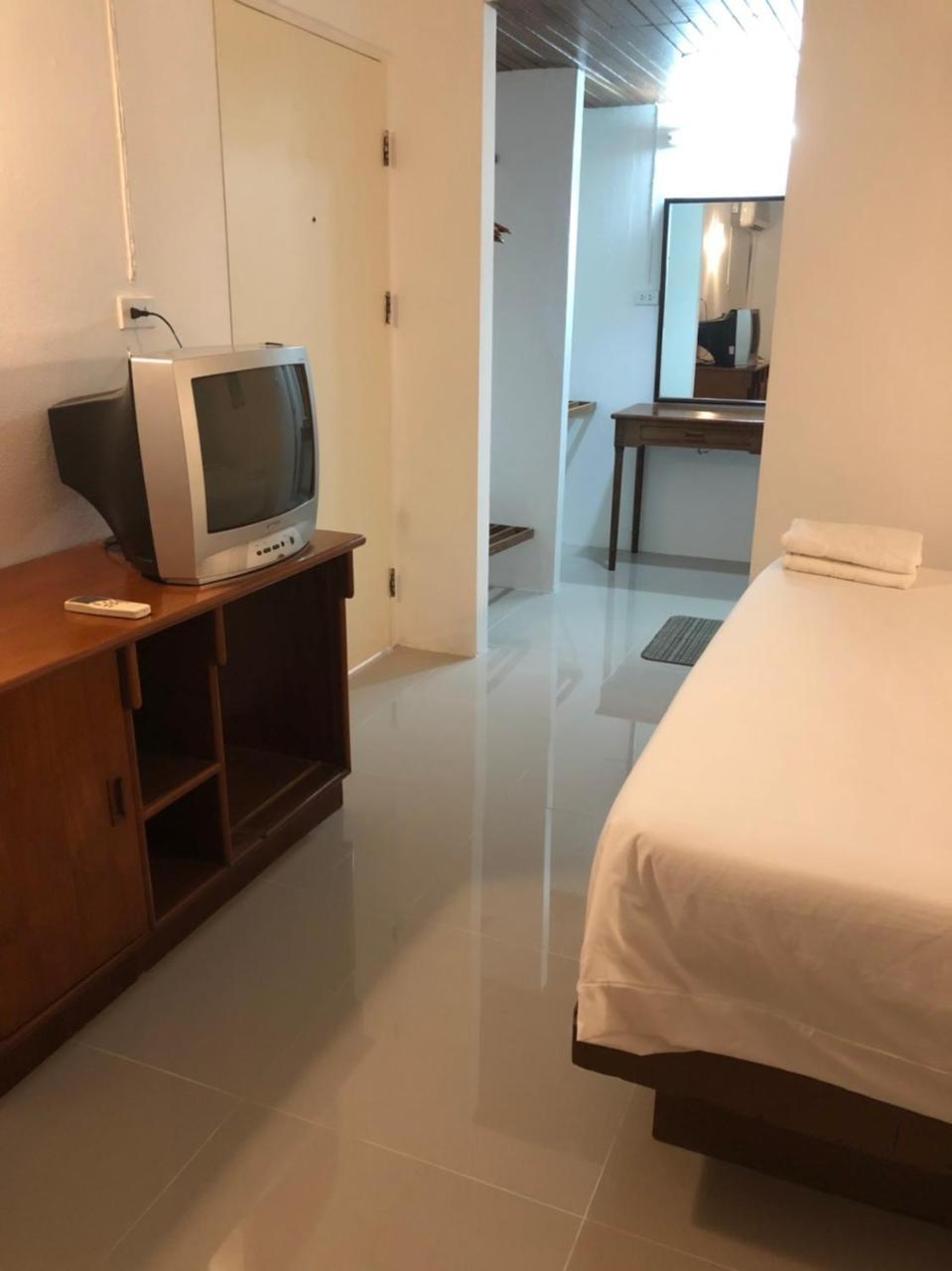 Paradorn Inn Chumphon Ngoại thất bức ảnh