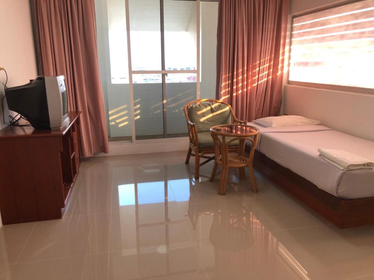Paradorn Inn Chumphon Ngoại thất bức ảnh